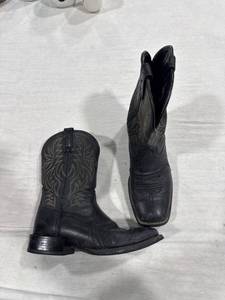 lot 0738 image: Black Western Cowboy Boots