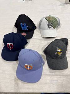 lot 0750 image: Assorted Sports Team Hats
