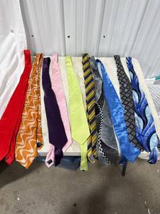 lot 0801 image: Assorted Mens Neckties Lot