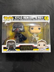 lot 0817 image: Funko Pop Star Wars Kylo Ren & Rey 2-Pack