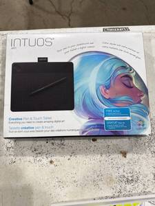 lot 0830 image: Wacom Intuos Art Tablet