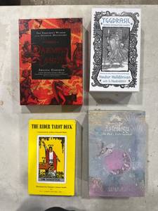 lot 0853 image: 4 Divination & Tarot Decks