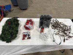 lot 0858 image: Christmas Decoration Lot