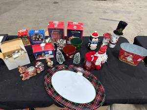 lot 0859 image: Assorted Christmas Decorations Lot