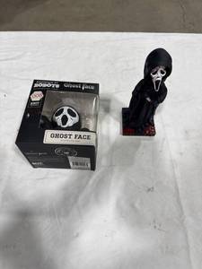 lot 0864 image: Ghost Face Collectibles 2-Pack