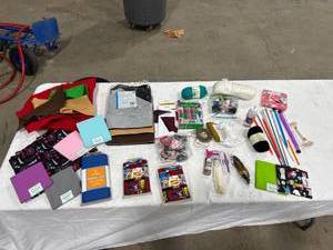 lot 0881 image: Bulk Craft & Fabric Lot