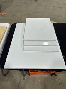 lot 0891 image: White Canvas