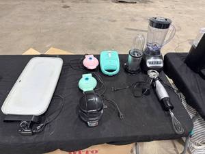 lot 0893 image: Kitchen Appliance Lot