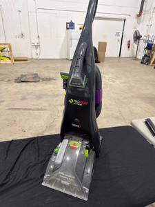 lot 0894 image: Bissell Pet ProHeat Carpet Cleaner