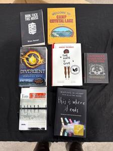 lot 0900 image: Assorted Book Collection (7 Books)