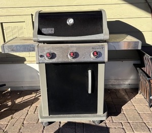 lot 262R image: SY - Weber Spirit 3-Burner Propane Grill