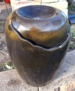 lot 276R image: SY - Outdoor Ceramic Garden Fountain