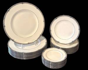 lot 28D image: LR - Set of 27 Wedgwood Amherst Bone China Plates - Dinner, Salad, and Bread