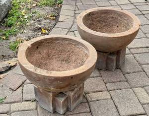 lot 86D image: SY - Pair of Vintage Concrete Garden Planters on Pedestal Bases