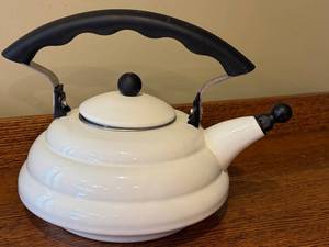 lot 180D image: K - Le Creuset White Enamel 2.1 Quart Whistling Tea Kettle