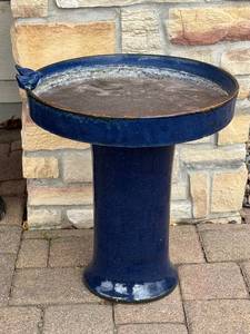 lot 187D image: SY - Blue Ceramic Bird Bath with Decorative Bird Figures