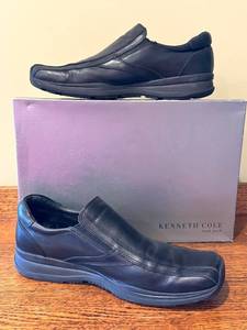 lot 239D image: Kenneth Cole IN THE CLEAR LE Black Leather Slip-On Shoes, Size 10 Medium