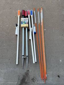 lot 320D image: G - Lot of Telescopic Driveway Markers and Reflective Poles