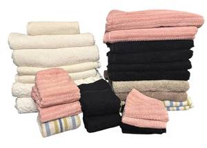 lot 500R image: MB - Large Assortment of Bath Towels, Hand Towels, Washcloths and Bathmat