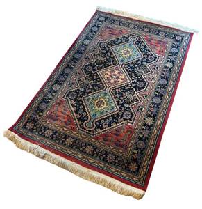lot 570R image: LR - Classy Traditional Patterned Rug