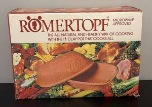 lot 601R image: BC - Romertopf Style 113 Clay Baker with Lid