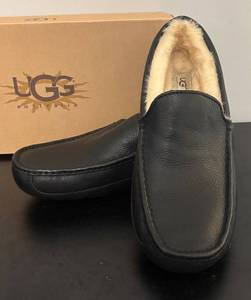 lot 602R image: O - Ugg Ascot Sheepskin Slippers Black Size 11