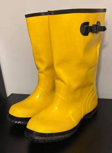 lot 652R image: MB - Set of 2 Rubber Work Boots Yellow Size 11 and Black Size 10