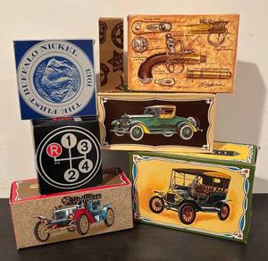 lot 750R image: LL  - Collection of Avon Aftershave, Soap, Cologne and More