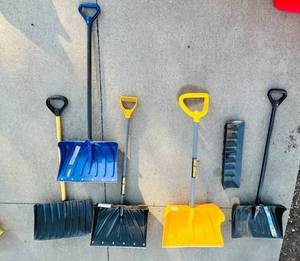 lot 469C image: SY - Collection of 6 Snow Shovels Assorted Styles and Sizes
