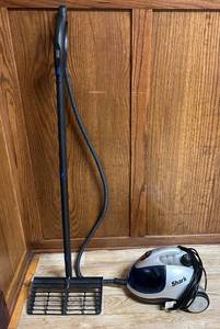 lot 528C image: BS - Shark Euro-ProX S3325 Steam Cleaner with Floor Attachment