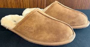 lot 590N image: BR - UGG Australia Scuff 5776 Mens Slippers Size 10 with Box