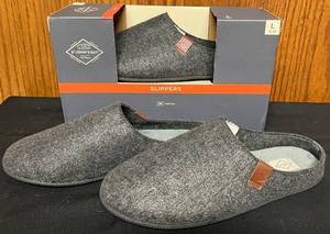 lot 649N image: BR - St. Johns Bay Large Gray Indoor Slippers Size 11-12