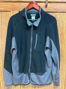 lot 88C image: MB - Patagonia Mens Large Full-Zip Fleece Jacket Black and Gray