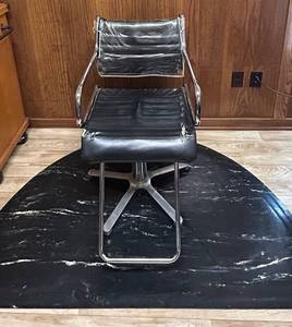 lot 156C image: BS - Koken Adjustable Salon Chair with Black Vinyl Upholstery and Floor Mat