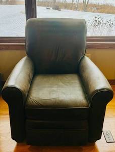 lot 911C image: LR - Barcalounger Leather Armchair