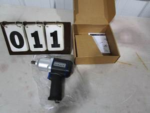 lot 11 image: Eagle Pneumatic Impact Wrench