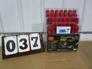 lot 37 image: Torq 30 Piece Screwdriver Set