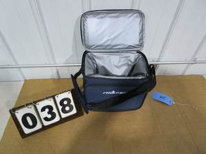 lot 38 image: Frontier 12 Lunch Bag