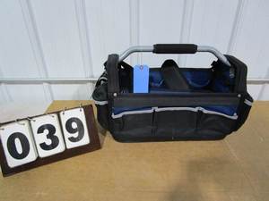 lot 39 image: Frontier 18 Open Tote Tool Bag
