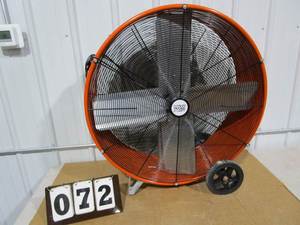 lot 72 image: MaxAir 32 Floor Fan
