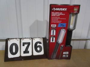 lot 76 image: Husky 800 Lumen LED Work Light