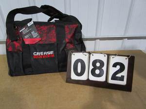lot 82 image: Grease Monkey 16 Large Tool Bag