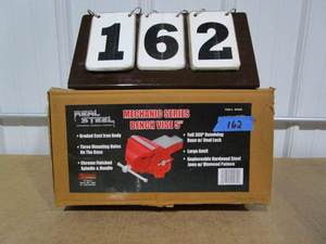 lot 162 image: Real Steel Mechanic Series 5 Bench Vise