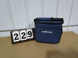 lot 229 image: Frontier Insulated Lunch Bag