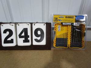 lot 249 image: DeWalt 14 Pc Gold Ferrous Drill Bit Set