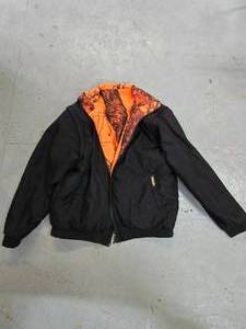 lot 22 image: Orange camo and black jacket- XL