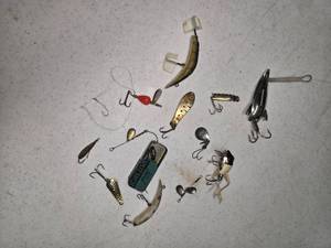 lot 43 image: Trolling fishing lures lot