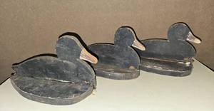 lot 31 image: Three wooden Decoys, handmade, Black ducks. fold up
