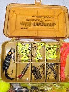 lot 40 image: Small tackle box with hooksfake bait