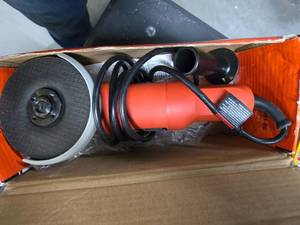 lot 63 image: Small angle grinder, Like New